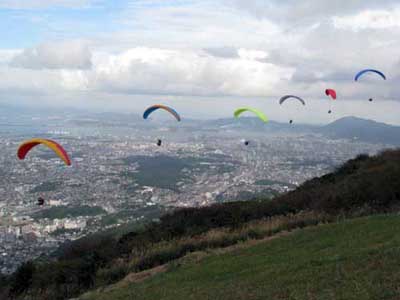 Parapente à Sarakura-yama 皿倉山 © Kaze no Hanabata 風の花束