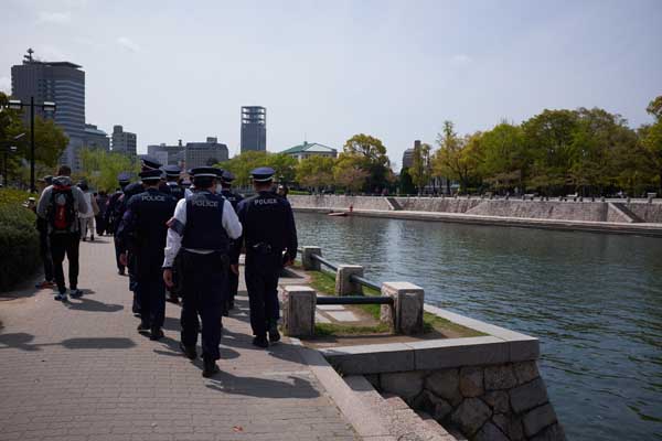 Si vous êtes au Japon et qu'il y a autant de policiers, ce n'est pas bon signe © Aventure Japon 2016