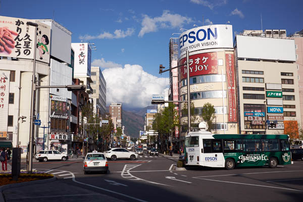 La ville de Matsumoto devant la gare © Aventure Japon 2016