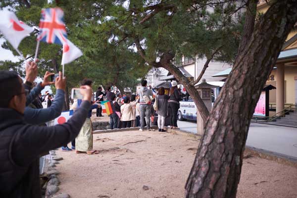 Et on agite son drapeau © Aventure Japon 2016