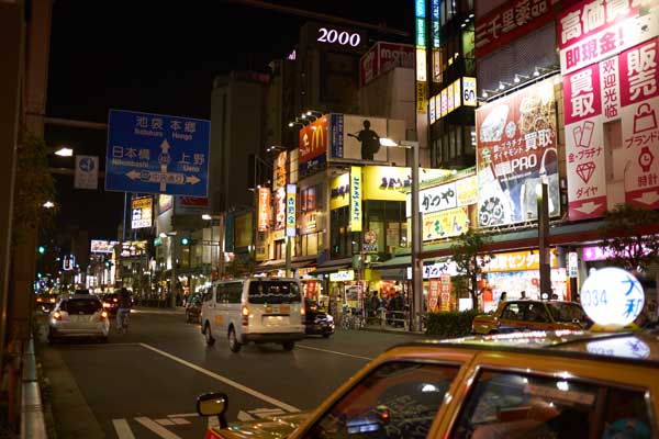 Le quartier d'Ueno de nuit © Aventure Japon 2016