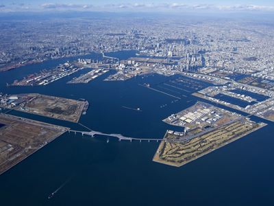 Vue aérienne du port de Tokyo © Bureau du port de la ville de Tokyo, Tôkyôtô kôwan-kyoku 東京都港湾局
