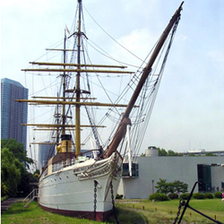 Le Meiji-maru 明治丸, le plus ancien navire japonais, désormais une pièce du musée de l’Université océanographique de Tokyo, Tôkyô kaiyô daigaku 東京海洋大学 © Yutaka Sakano, Kodansha Le Meiji-maru 明治丸, le plus ancien navire japonais, désormais une pièce du musée de l’Université océanographique de Tokyo, Tôkyô kaiyô daigaku 東京海洋大学 © Yutaka Sakano, Kodansha