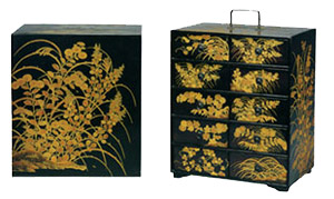 Commode pour livres en laque de style akikusa de l’époque Momoyama 桃山時代, Akikusa maki-e kasho tansu 秋草蒔絵歌書箪笥