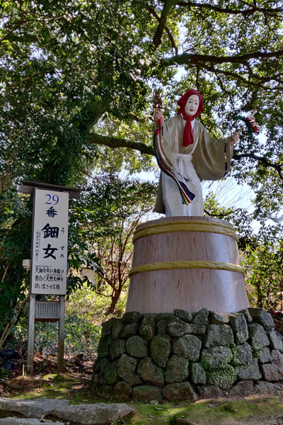 Ces statues géantes sont disséminées dans la montagne un peut partout. Plutôt effrayantes.