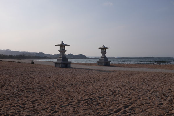 Le soleil décline doucement alors que l'on retourne vers la gare d'Aoshima