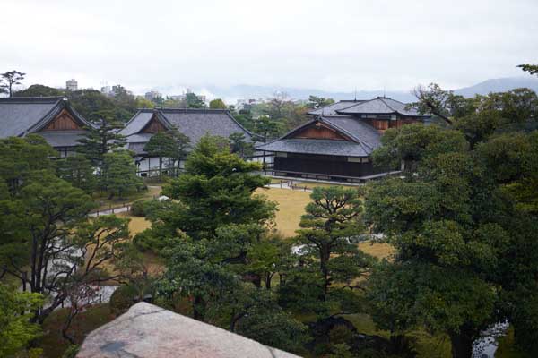 Le château Nijô (toujours sous la pluie) © Aventure Japon 2016