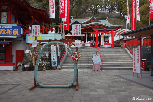 Le Kumamoto Inari jinja 熊本城稲荷神社 avec quelqu'un qui s'amuse à faire des bétises (je ne connais pas cette personne, pas du tout)