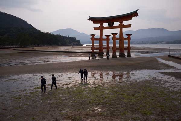 Le grand torii une fois les touristes évacués © Aventure Japon 2016