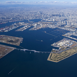 Vue aérienne du port de Tokyo © Bureau du port de la ville de Tokyo, Tôkyôtô kôwan-kyoku 東京都港湾局
