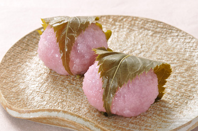 Des sakuramochi 桜餅 de la région du Kansai 関西 © Gaishoku channeru 外食ちゃんねる