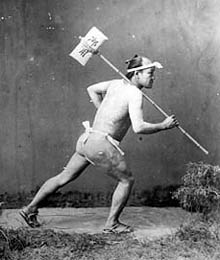 Photographie de messager postal &agrave; pied, hikyaku 飛脚 - Encyclopedia of Japan &copy; NetAdvance Inc.